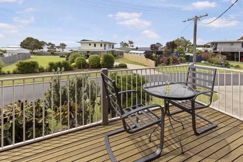 Tanjil - A Stroll From The Water In Paynesville - Northern Rivers Accommodation 1