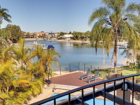 Tarcoola 41 - 5 BDRM Canal Home With Pool - Northern Rivers Accommodation 3