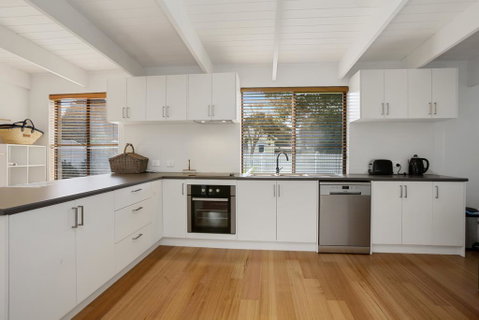 THE ASHMAN HOUSE - Modern And Close To Town - Northern Rivers Accommodation 2