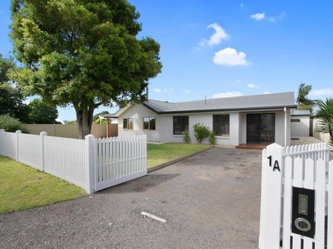 THE ASHMAN HOUSE - Modern And Close To Town - Northern Rivers Accommodation 0