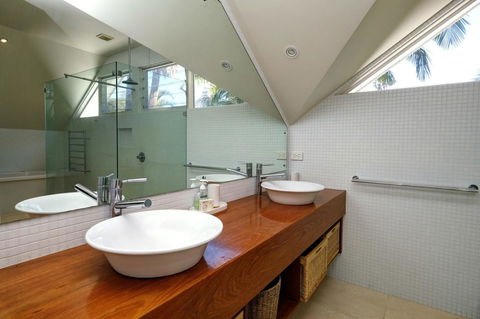THE BEACH HOUSE - Northern Rivers Accommodation 0