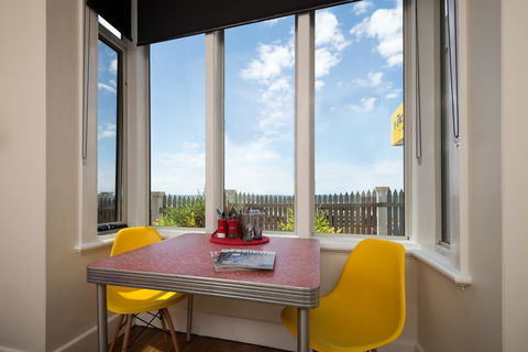 Penguin Waterfront Escape - Northern Rivers Accommodation 17
