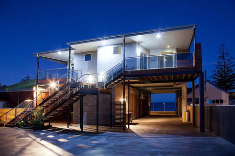 Penguin Waterfront Escape - Northern Rivers Accommodation 5