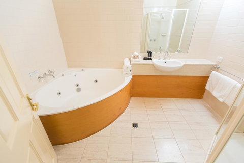 Strahan Village - Northern Rivers Accommodation 23