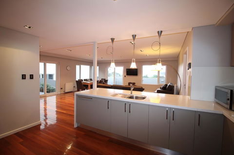Sunny 3 Bedroom Apartment In Sandy Bay - Northern Rivers Accommodation 11