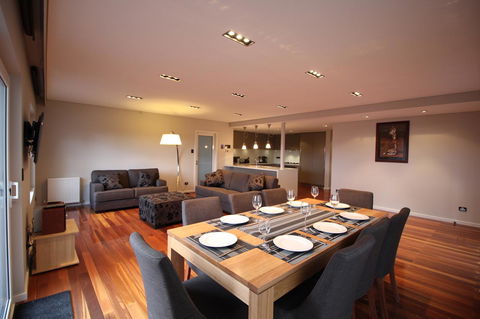 Sunny 3 Bedroom Apartment In Sandy Bay - Northern Rivers Accommodation 0