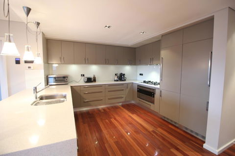Sunny 3 Bedroom Apartment In Sandy Bay - Northern Rivers Accommodation 10