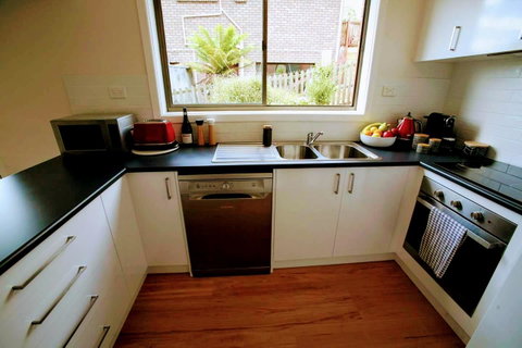 The View 2 Bed Unit With Stunning Hobart Outlook - Northern Rivers Accommodation 9