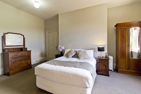 Deloraine Hotel - Northern Rivers Accommodation 26