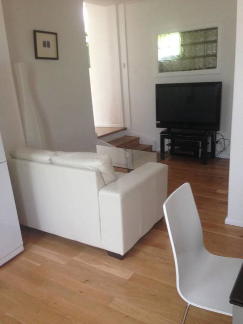 Hobart Colonial Apartment - Northern Rivers Accommodation 6