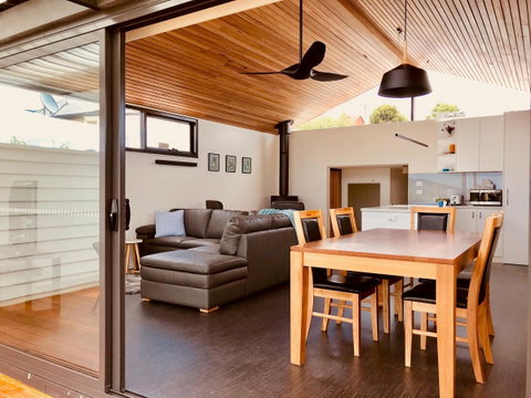 Omaroo House - Panoramic Water Views - Northern Rivers Accommodation 4