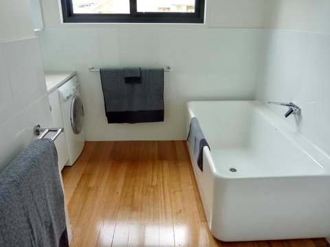 Omaroo House - Panoramic Water Views - Northern Rivers Accommodation 29