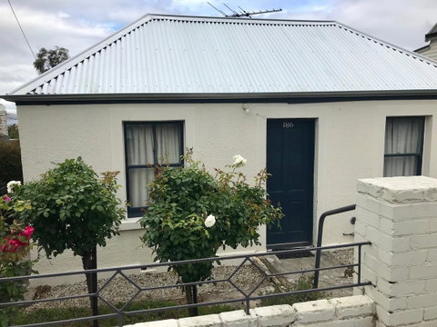 Omaroo House - Panoramic Water Views - Northern Rivers Accommodation 0