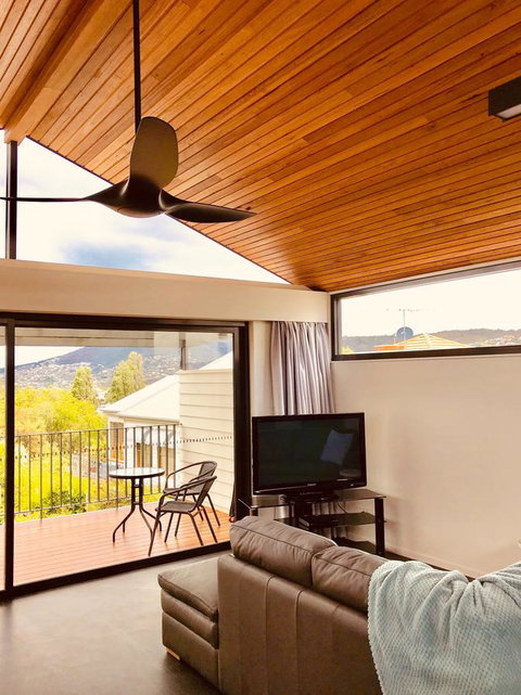 Omaroo House - Panoramic Water Views - Northern Rivers Accommodation 8