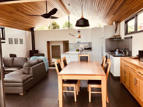 Omaroo House - Panoramic Water Views - Northern Rivers Accommodation 5