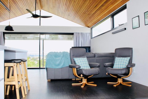 Omaroo House - Panoramic Water Views - Northern Rivers Accommodation 12