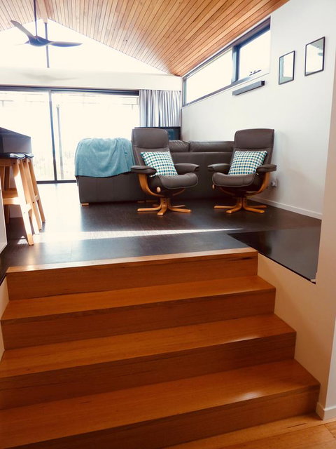 Omaroo House - Panoramic Water Views - Northern Rivers Accommodation 13