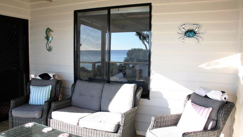 KINGFISHER COTTAGE Beachfront At The Binalong Bay - Northern Rivers Accommodation 7