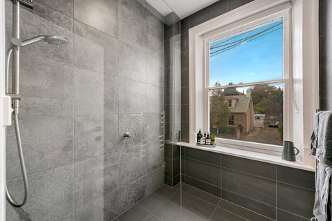 City Retreat Hobart - Northern Rivers Accommodation 9