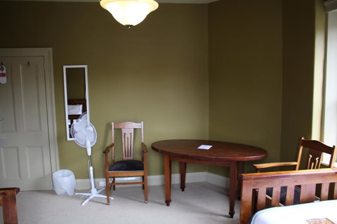 The Tasmanian Inn - Northern Rivers Accommodation 28