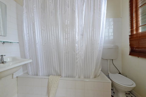 Edinburgh Gallery Bed & Breakfast - Northern Rivers Accommodation 36