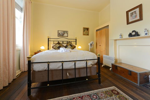 Edinburgh Gallery Bed & Breakfast - Northern Rivers Accommodation 24