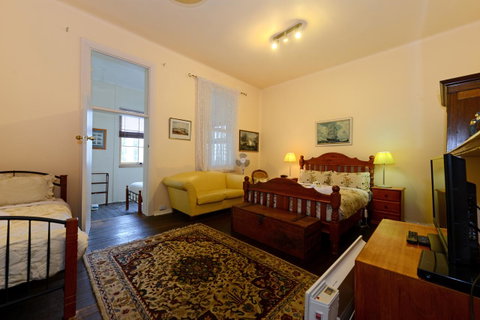 Edinburgh Gallery Bed & Breakfast - Northern Rivers Accommodation 38