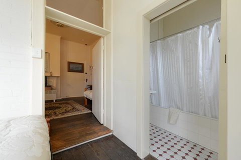 Edinburgh Gallery Bed & Breakfast - Northern Rivers Accommodation 33