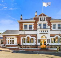 Cygnet Old Bank - Northern Rivers Accommodation