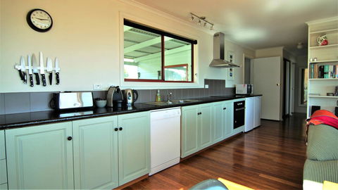 DOLPHIN LOOKOUT COTTAGE - Amazing Views Of The Bay Of Fires - Northern Rivers Accommodation 5