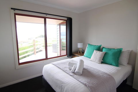 DOLPHIN LOOKOUT COTTAGE - Amazing Views Of The Bay Of Fires - Northern Rivers Accommodation 8