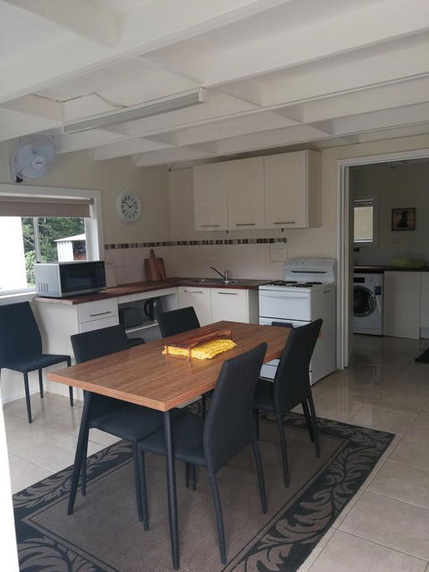 Hilltop Cottages - Northern Rivers Accommodation 7
