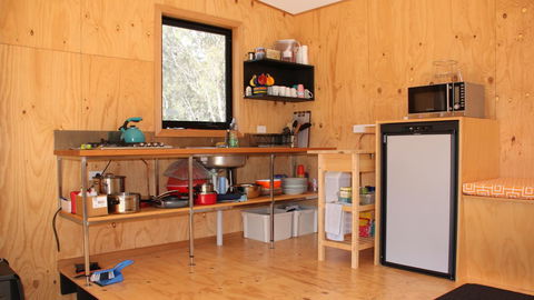 BAY OF FIRES ECO HUT Off Grid Experience At Binalong Bay - Northern Rivers Accommodation 9