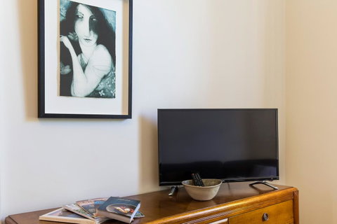 WEST NEST | Classic 3BR Hobart Terrace BEST Location, View, Close To City - Northern Rivers Accommodation 23