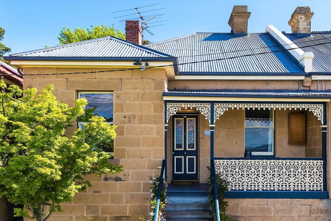 WEST NEST | Classic 3BR Hobart Terrace BEST Location, View, Close To City - Northern Rivers Accommodation 0