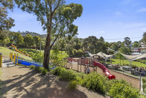 WEST NEST | Classic 3BR Hobart Terrace BEST Location, View, Close To City - Northern Rivers Accommodation 29