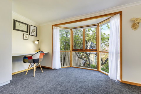 WEST NEST | Classic 3BR Hobart Terrace BEST Location, View, Close To City - Northern Rivers Accommodation 14