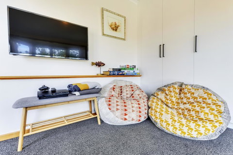 WEST NEST | Classic 3BR Hobart Terrace BEST Location, View, Close To City - Northern Rivers Accommodation 15