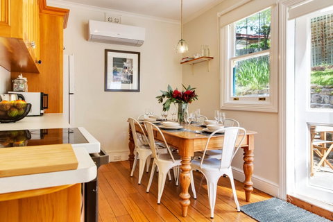 WEST NEST | Classic 3BR Hobart Terrace BEST Location, View, Close To City - Northern Rivers Accommodation 4