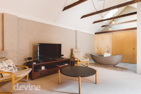 Devine Stays - Hayloft On ELizabeth - Northern Rivers Accommodation 0