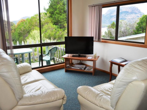 Coles Bay Waterfronter 2 - Northern Rivers Accommodation 3