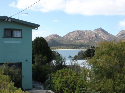 Coles Bay Waterfronter 2 - Northern Rivers Accommodation 0