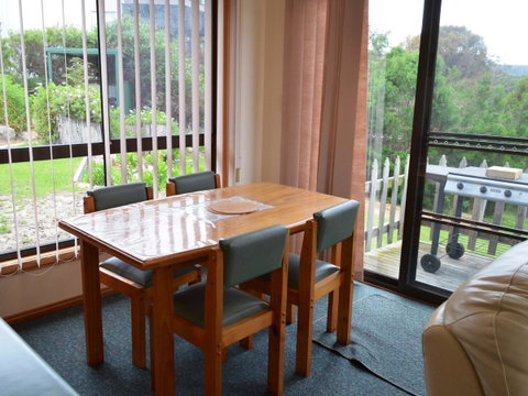 Coles Bay Waterfronter 2 - Northern Rivers Accommodation 5