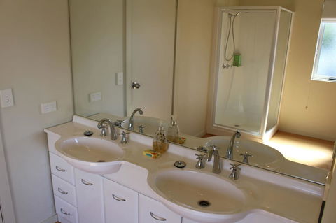 Villa 2 Bay Of Fires - Northern Rivers Accommodation 6