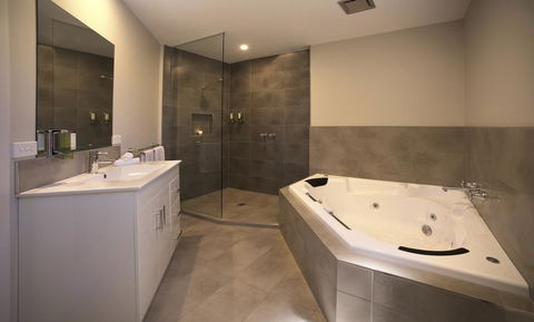 Boathouse Resort Studios And Suites - Northern Rivers Accommodation 17