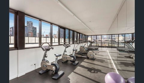 2Bedroom Apartment With Views In Docklands Next To CBD & Marvel Stadium - Northern Rivers Accommodation 18