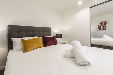 2Bedroom Apartment With Views In Docklands Next To CBD & Marvel Stadium - Northern Rivers Accommodation 12