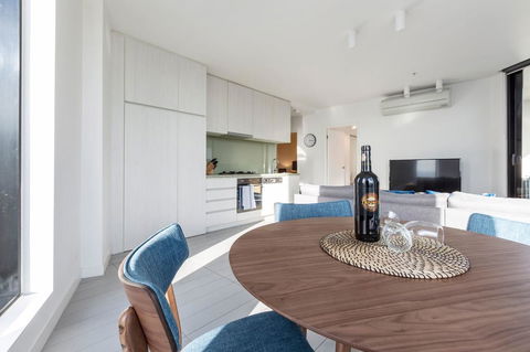 2Bedroom Apartment With Views In Docklands Next To CBD & Marvel Stadium - Northern Rivers Accommodation 3