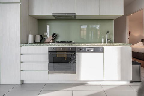 2Bedroom Apartment With Views In Docklands Next To CBD & Marvel Stadium - Northern Rivers Accommodation 6