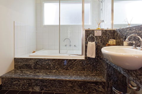54 On Bank - Northern Rivers Accommodation 24